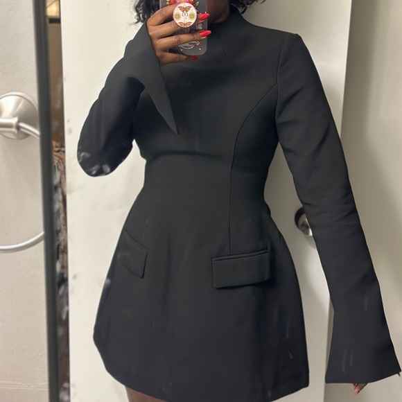 ODD MUSE THE ULTIMATE MUSE SPLIT SLEEVE MINI
DRESS - BLACK - Picture 10 of 13